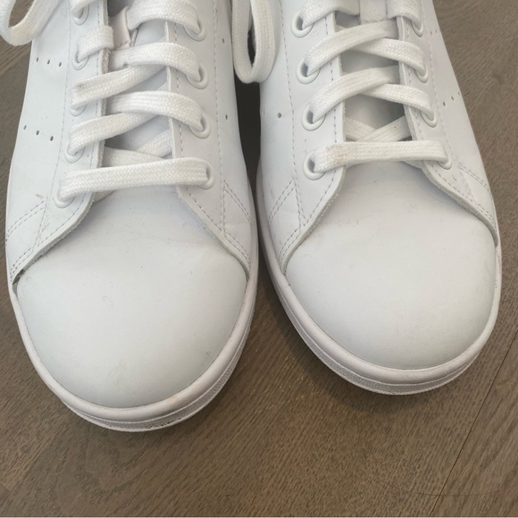 Adidas Stan Smiths, white with navy blue accents, excellent condition, size 9.5 - Picture 5 of 9